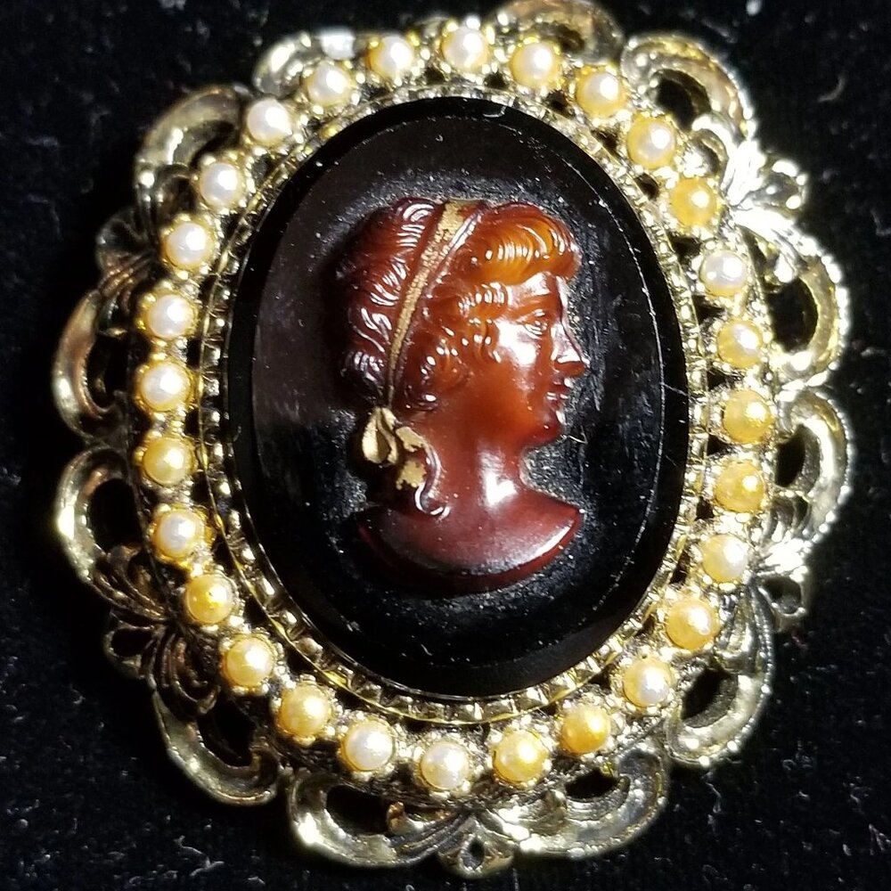 Vintage Brown Glass Cameo with faux pearls Brooch Pendant